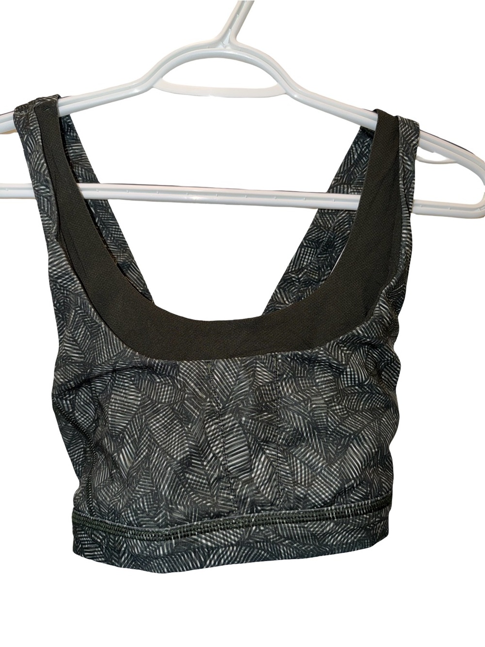 Lululemon Women's Green Patterned Sports Bra Crop Top